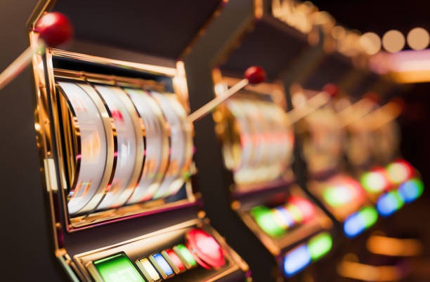 Mega Moolah progressive jackpot slot interface on jitu77 showing four prize tiers and live spinning reels